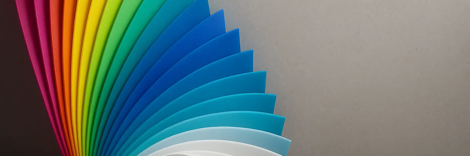 Isolon color fan — material banner