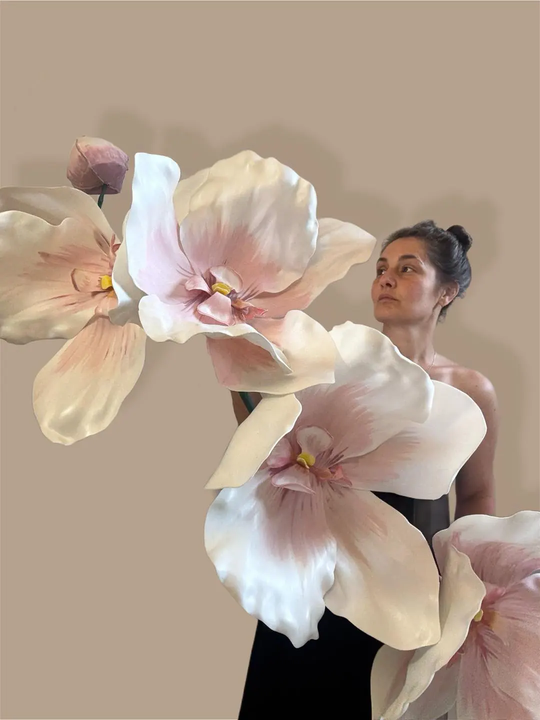 გიგანტური ყვავილი — სცენა