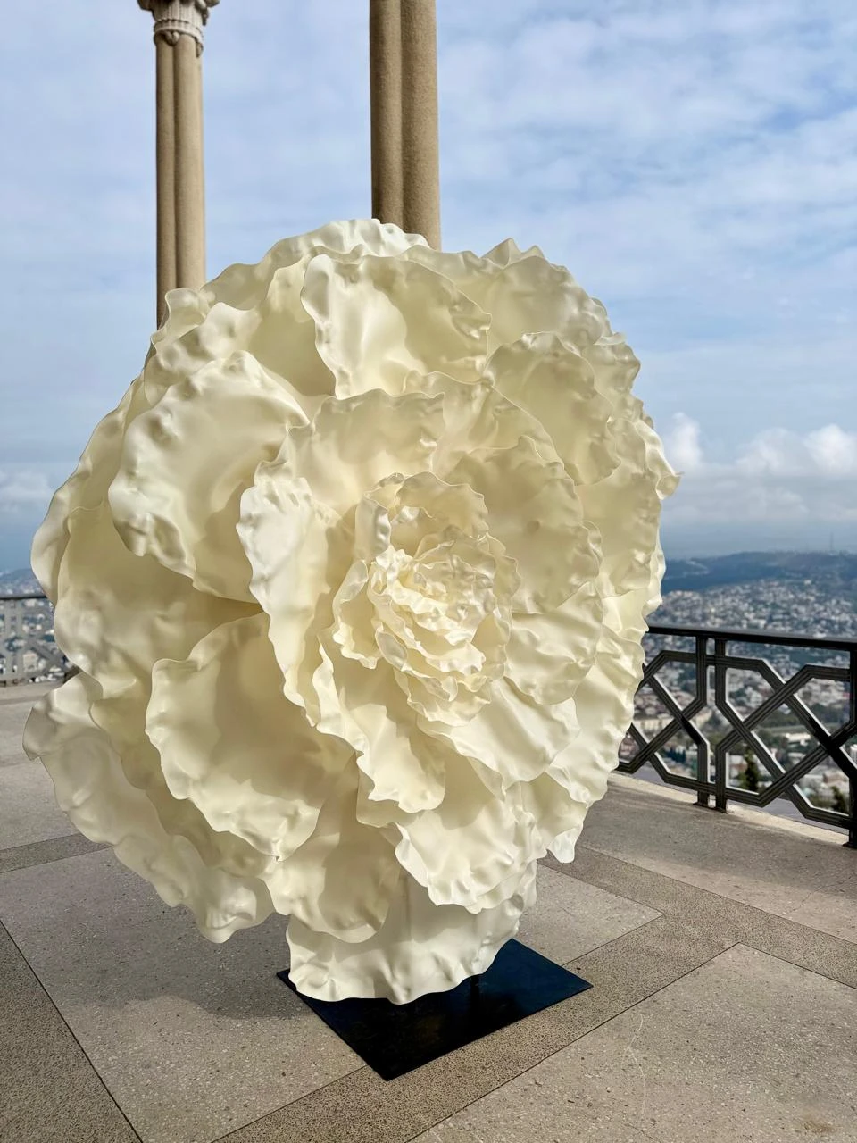 გიგანტური ყვავილი — სივრცეში